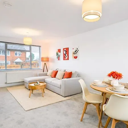 بيت للعطل 3-bed House - Sleeps 5 - Free Driveway Parking - Friendly - Close To Centre *