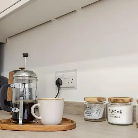 3-bed House - Sleeps 5 - Free Driveway Parking - Friendly - Close To Centre *